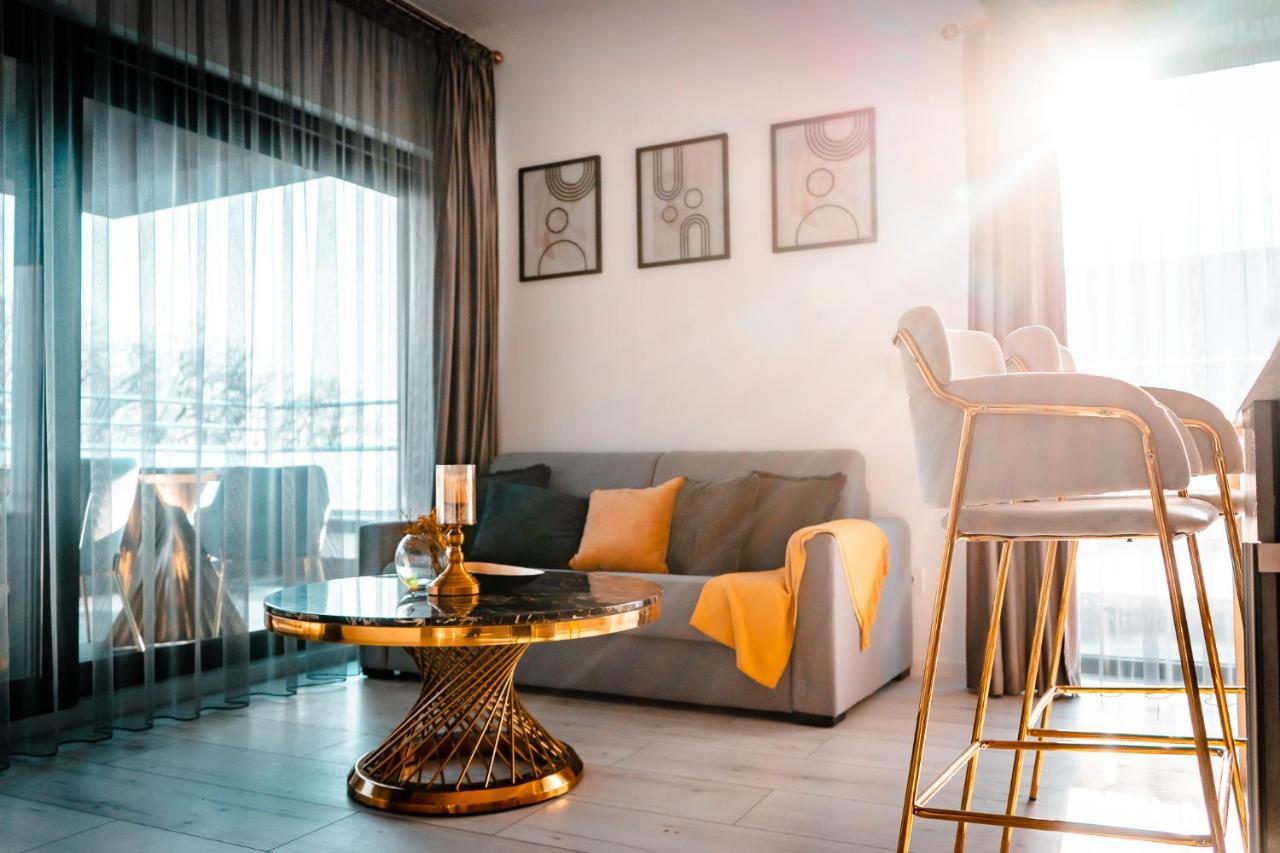 Luxury Family Apartment With Private Parking And Forest View Timisoara Exterior photo