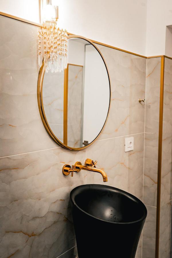 Luxury Family Apartment With Private Parking And Forest View Timisoara Exterior photo